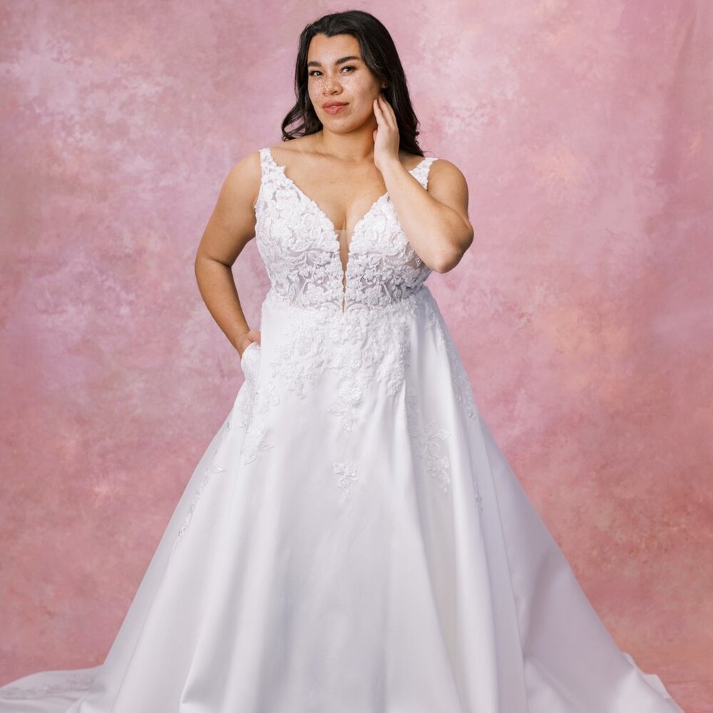 1075 Wedding Dress by Martina Liana - Street Size 16 - Boutique Sample